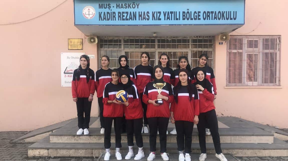 Muş Gençlik ve Spor İl Müdürlüğü tarafından 2022-2023 Okul Sporları müsabakaları kapsamında düzenlenen voleybol turnuvasında, Okulumuz Kız Voleybol Takımı İl Birincisi olmuştur.